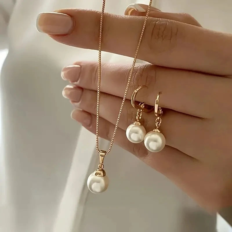 Conjunto Dourado Elegance: Colar e Brincos com Pérola