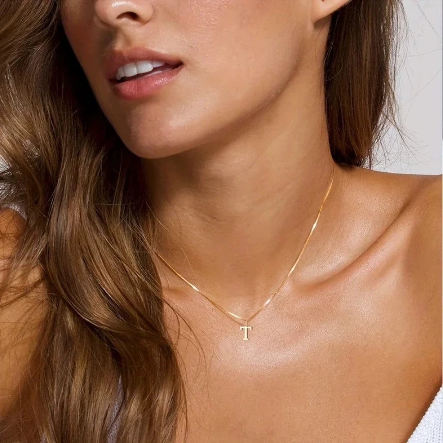Colar com letra inicial, banhado a ouro 18K