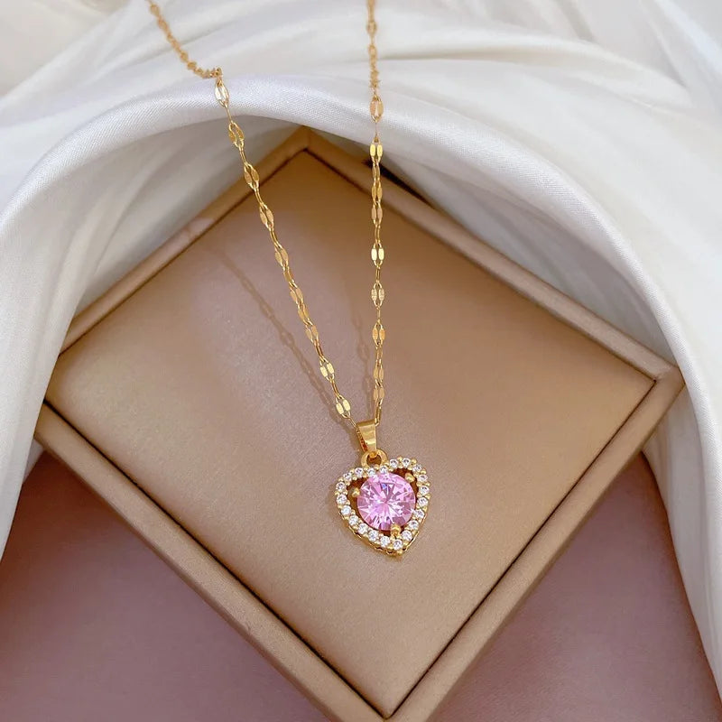 Colar Dourado Coração em Aço Inoxidável com Zircónia