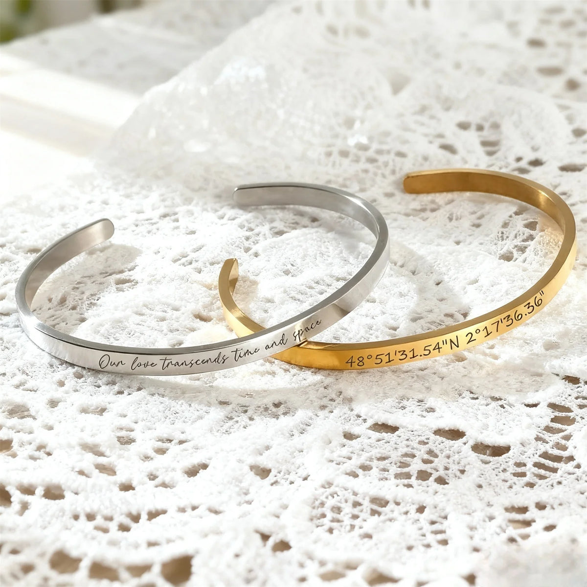 Pulseira Rígida Personalizável em Aço: A Sua Mensagem Única
