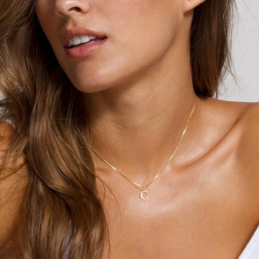 Colar com letra inicial, banhado a ouro 18K
