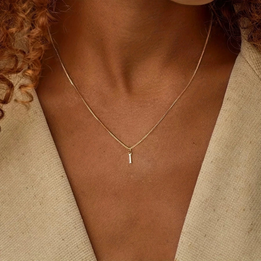 Colar com letra inicial, banhado a ouro 18K