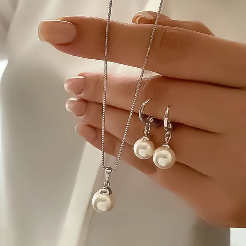 Conjunto Dourado Elegance: Colar e Brincos com Pérola