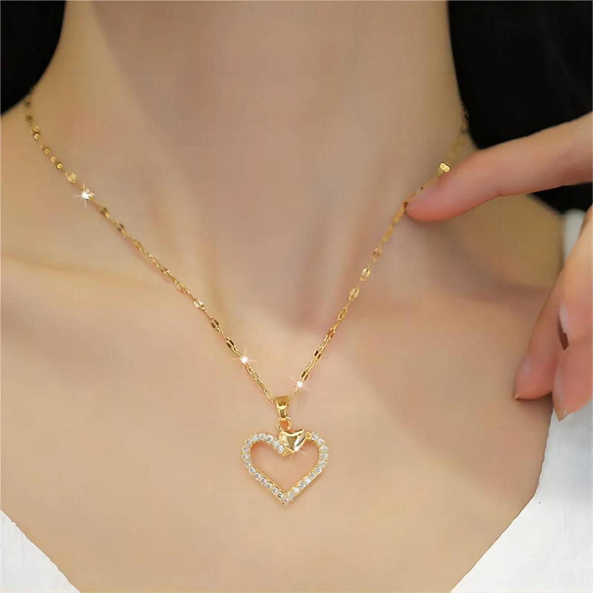 Colar Dourado Coração em Aço Inoxidável com Zircónia