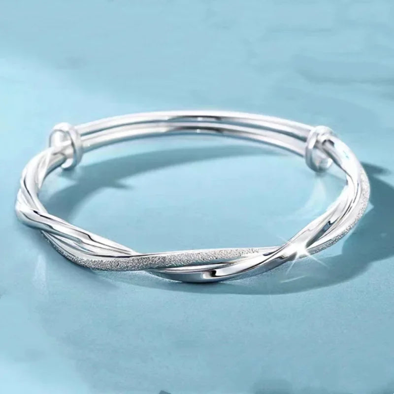 Pulseira Rígida Pavão: Elegância e Ajuste Prático