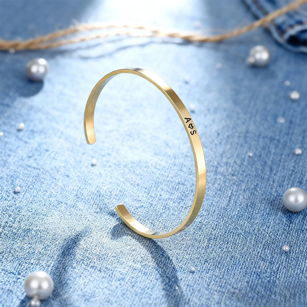 Pulseira Rígida Personalizável em Aço: A Sua Mensagem Única
