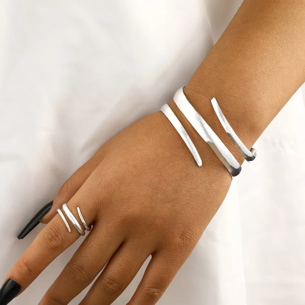 Conjunto Espiral Dawndesslo: Pulseira Cuff e Anel