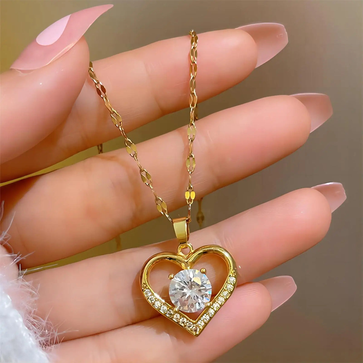 Colar Dourado Coração em Aço Inoxidável com Zircónia