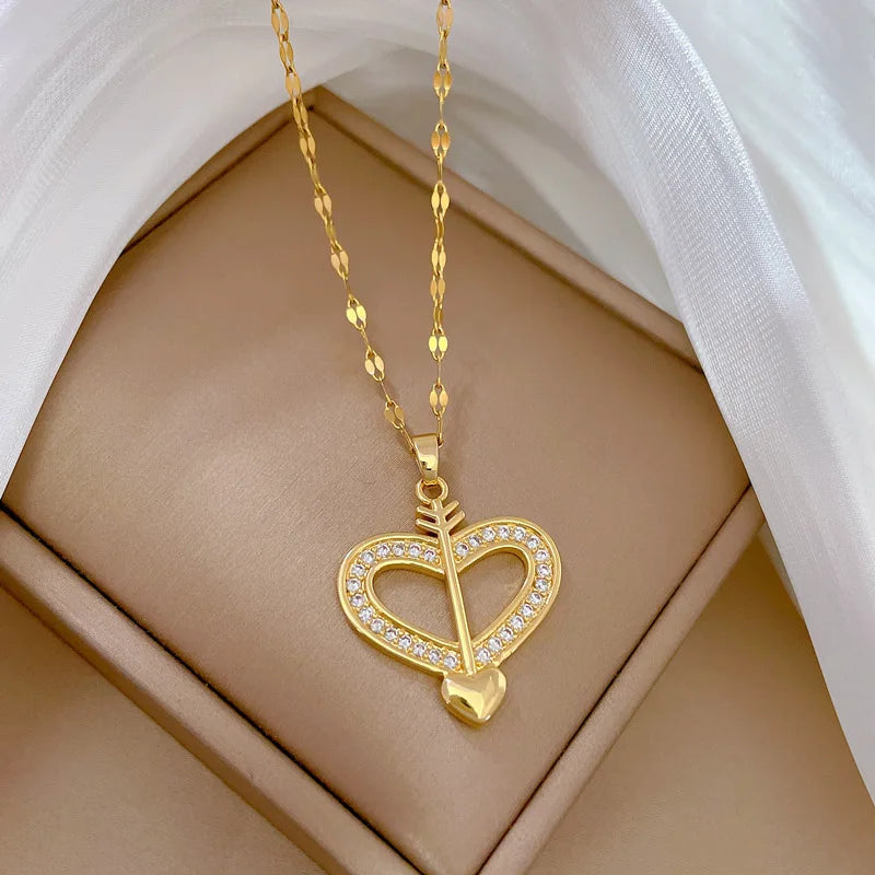 Colar Dourado Coração em Aço Inoxidável com Zircónia