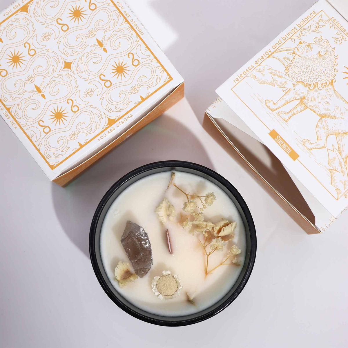 Vela Aromática The Lion: Jasmim, Pavio de Madeira e Quartzo