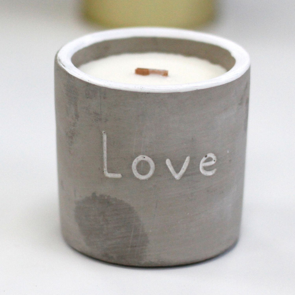 Vela de Soja em Betão Love com Pavio de Madeira (Médio)