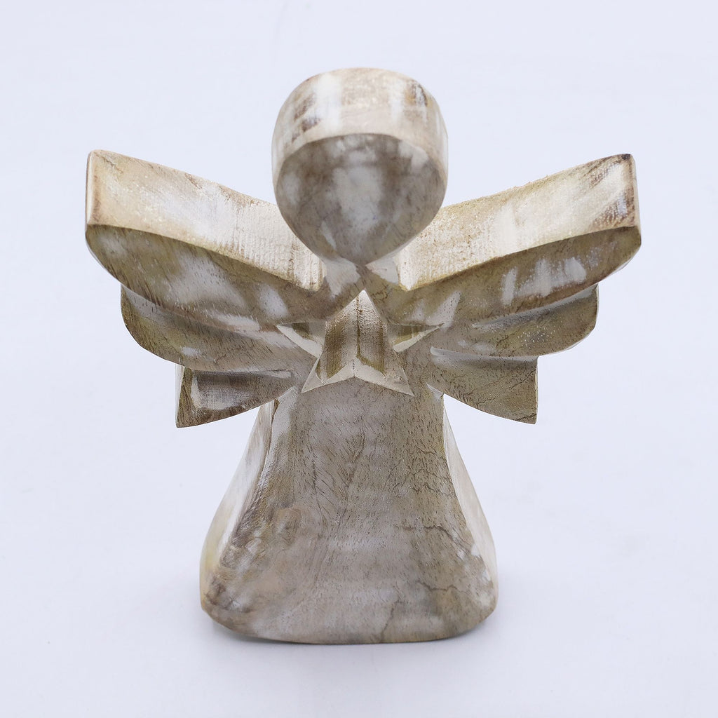 Anjo em Madeira de Mangueira com Estrela (18 cm)