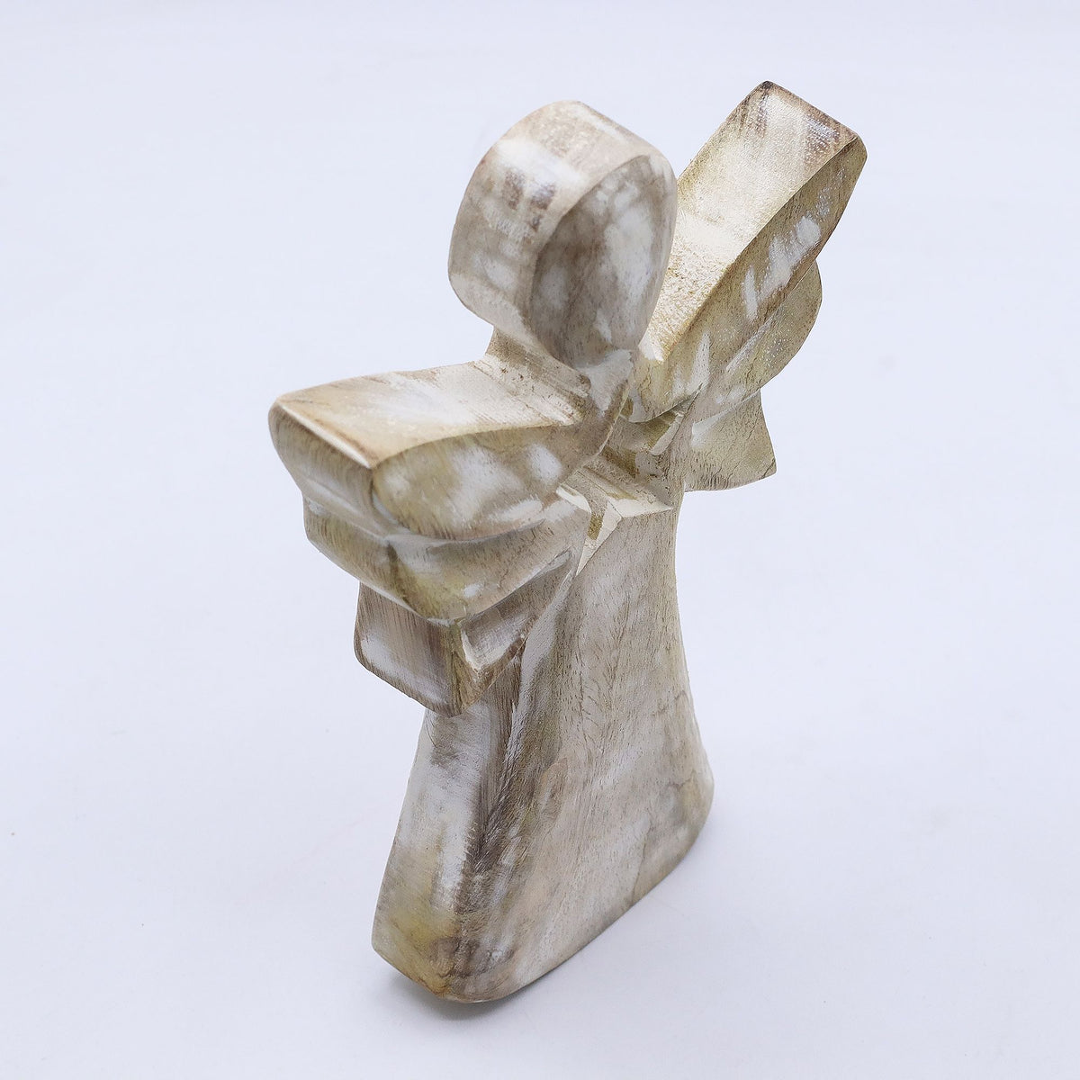 Anjo em Madeira de Mangueira com Estrela (18 cm)