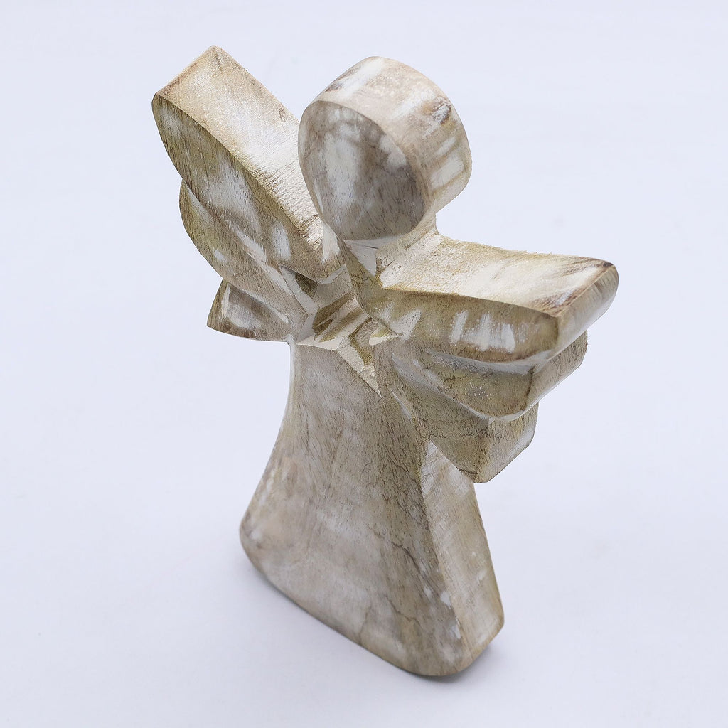 Anjo em Madeira de Mangueira com Estrela (18 cm)