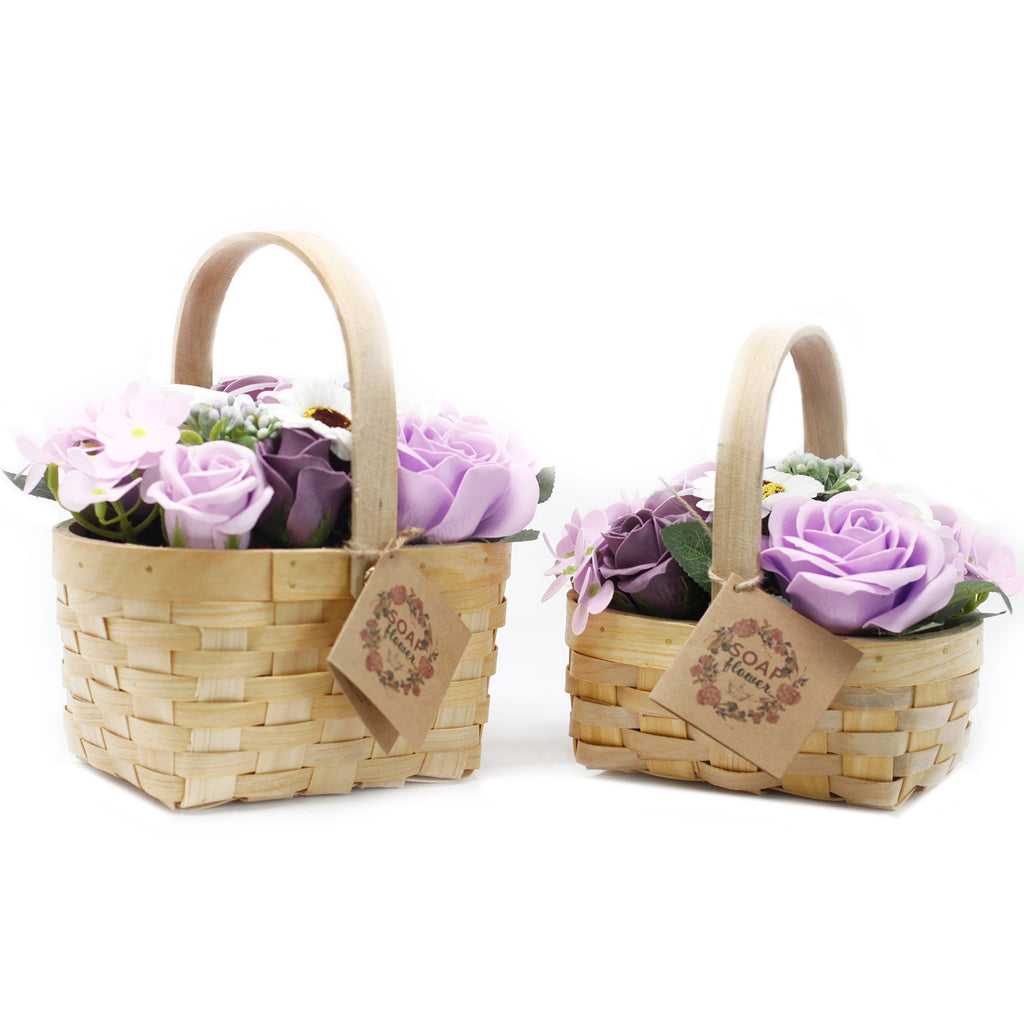 Cesto em Vime com Flores de Sabão Lilás para Banho de Imersão