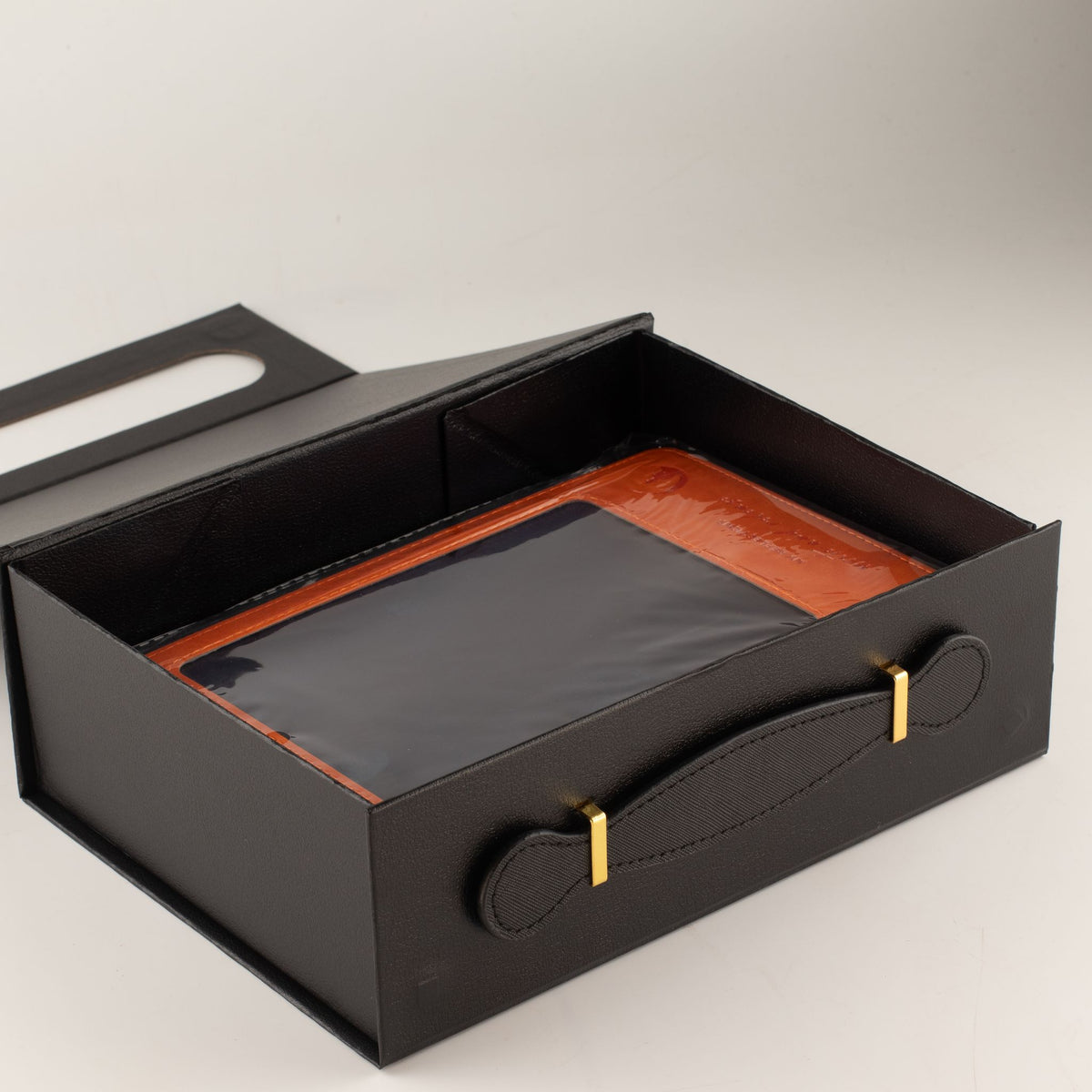 Caixa de Oferta Dobrável Preto Mate com Pega Frontal (24×18 cm)