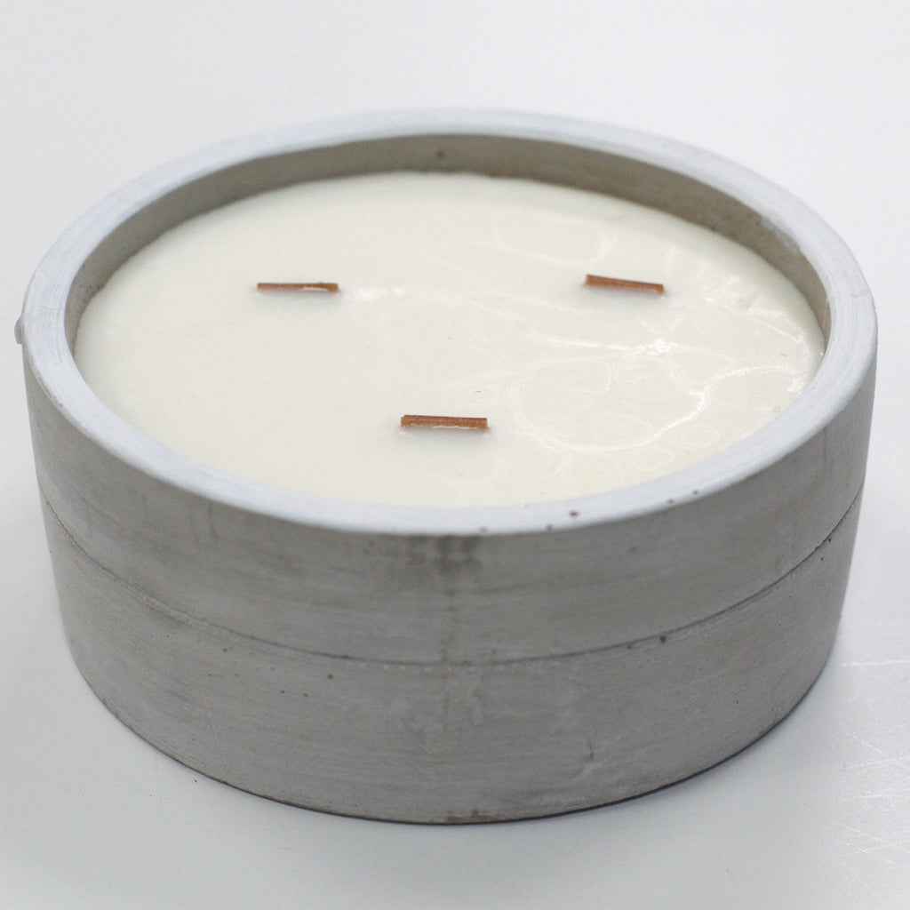 Vela de Soja em Betão com Pavios de Madeira: Patchouli & Âmbar