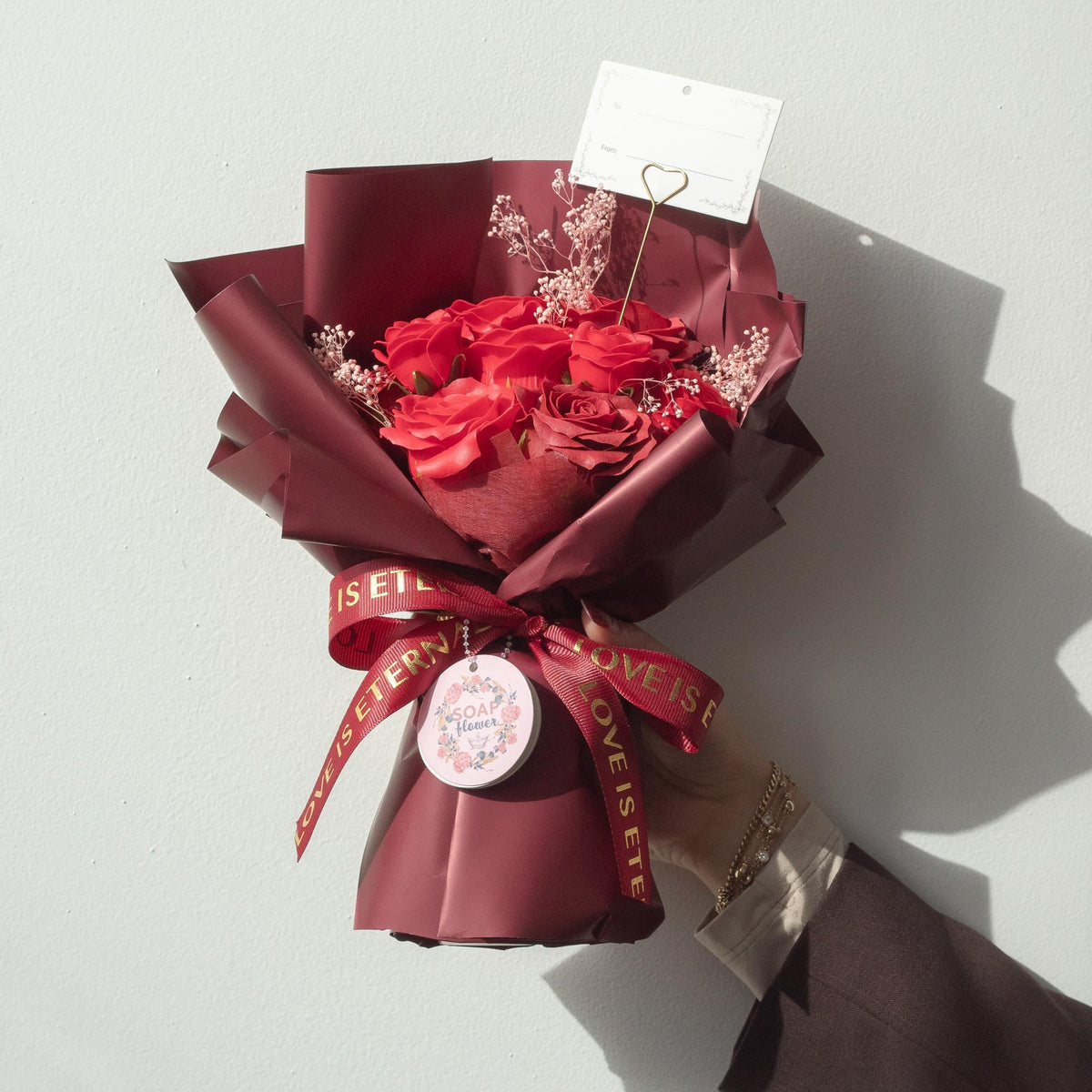 Ramo de Rosas de Sabão com Cartão de Mensagem e Fita Acetinada