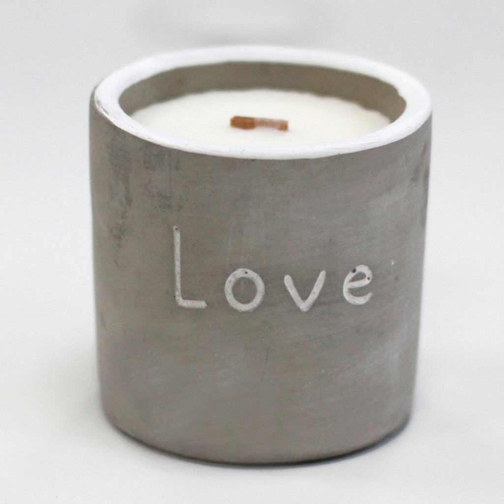 Vela de Soja em Betão Love com Pavio de Madeira (Médio)