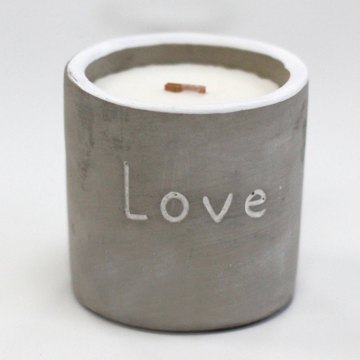 Vela de Soja em Betão Love com Pavio de Madeira (Médio)