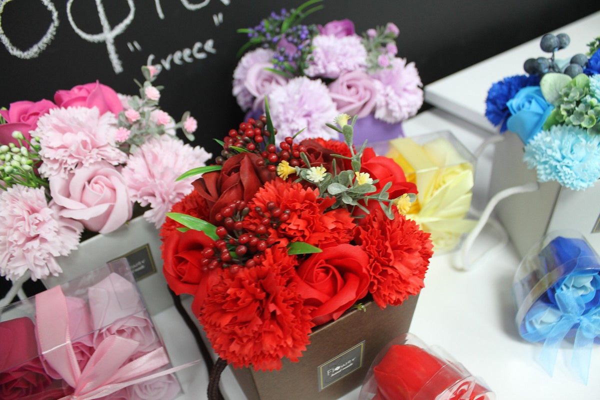 Ramo Flores de Sabonete Rosa e Cravo em Caixa